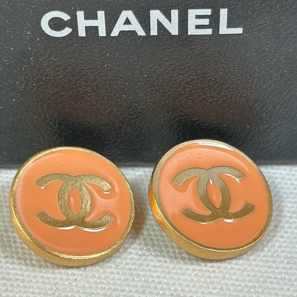 CHANEL Gold and Enamel Earrings w/ COA clip on, CHANEL Box, unbranded chain - Picture 3 of 13